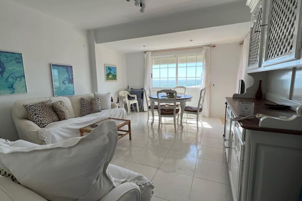 Apartamento Con Acceso Directo A La Playa Daire Valensiya Dış mekan fotoğraf