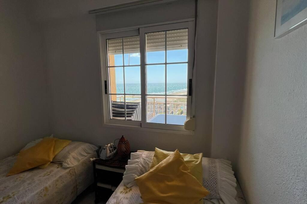 Apartamento Con Acceso Directo A La Playa Daire Valensiya Dış mekan fotoğraf