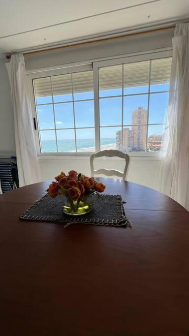 Apartamento Con Acceso Directo A La Playa Daire Valensiya Dış mekan fotoğraf