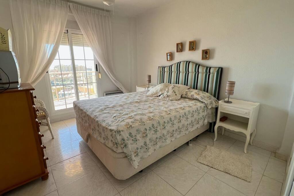 Apartamento Con Acceso Directo A La Playa Daire Valensiya Dış mekan fotoğraf